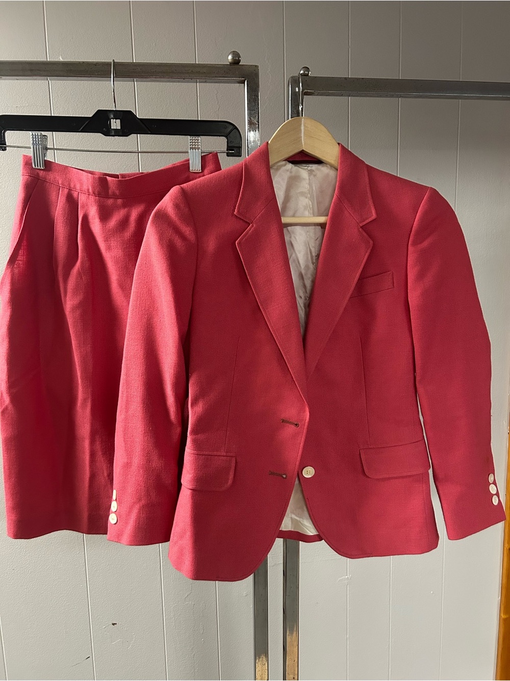 Jos. A. Bank Clothiers Vintage vibrant, pink suit set. Blazer and pencil skirt 4